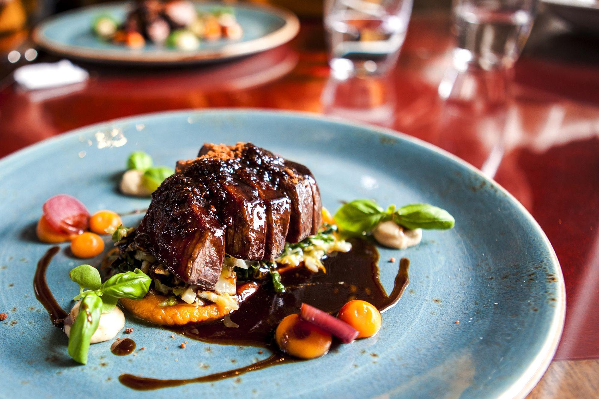 meat with sauce - carne