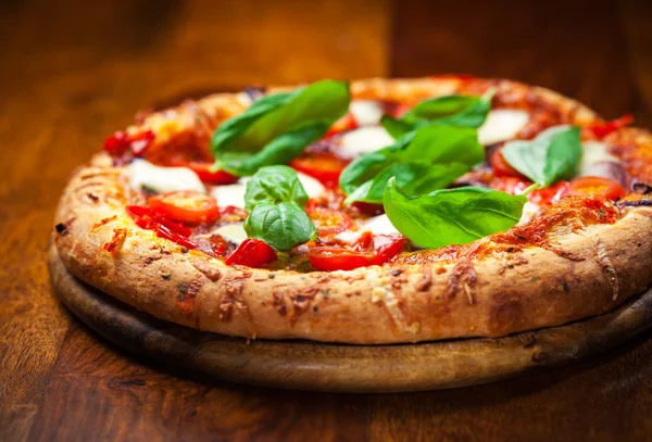 depositphotos_16216781-stock-photo-pizza-with-salami-and-mozzarella