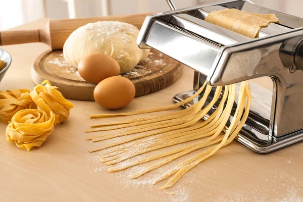 depositphotos_191761288-stock-photo-metal-pasta-maker-with-dough