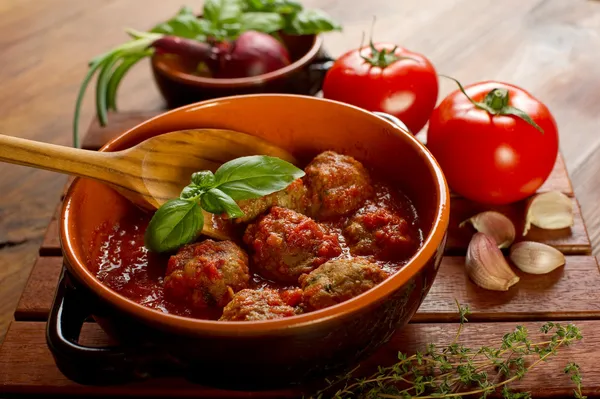 meat-balls-with-tomatoes-sauce polpette