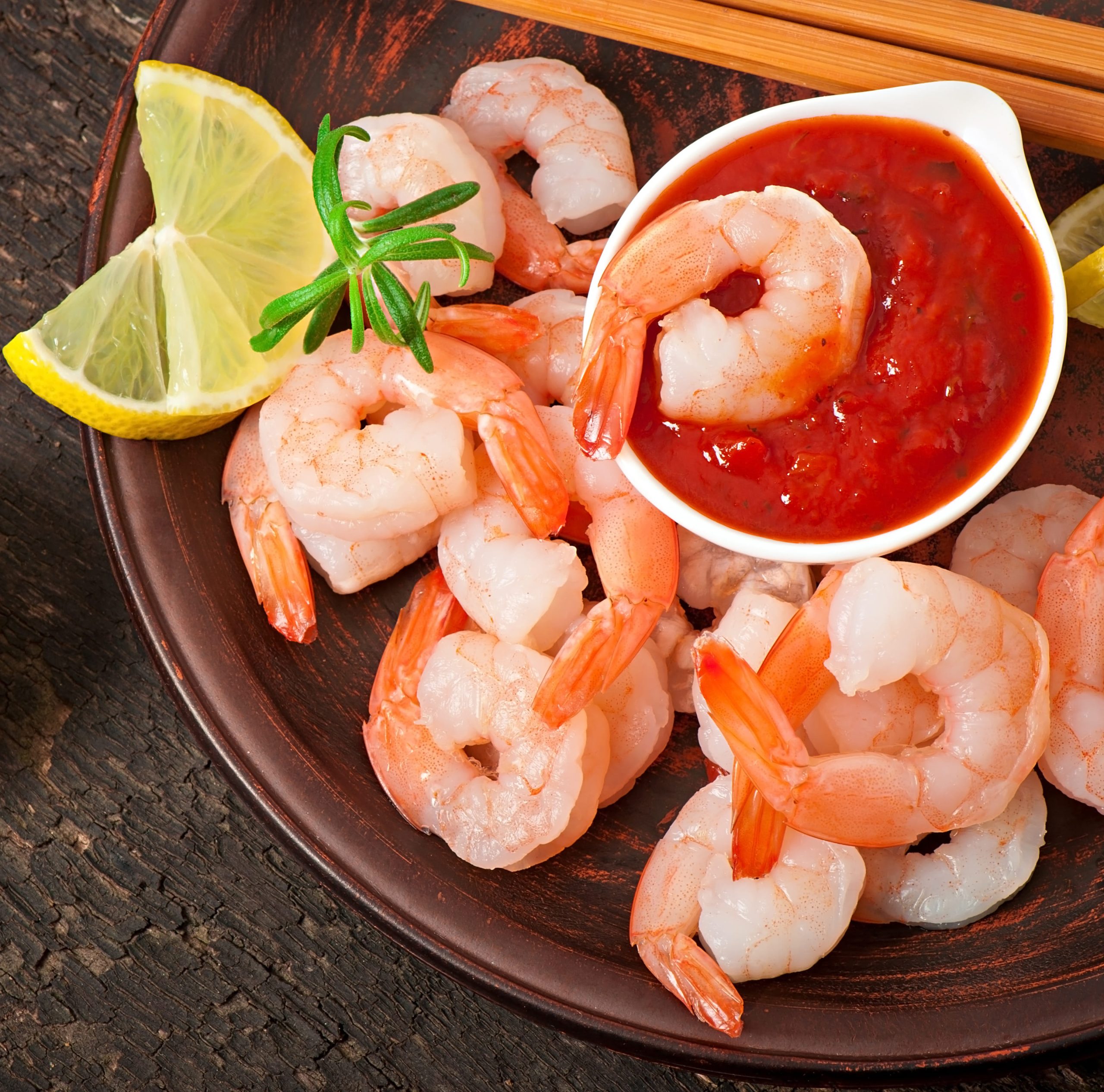 tails-shrimps-with-fresh-lemon-rosemary-plate (1)